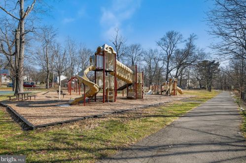 4216 Landgreen St, Rockville MD 20853-2731 exterior