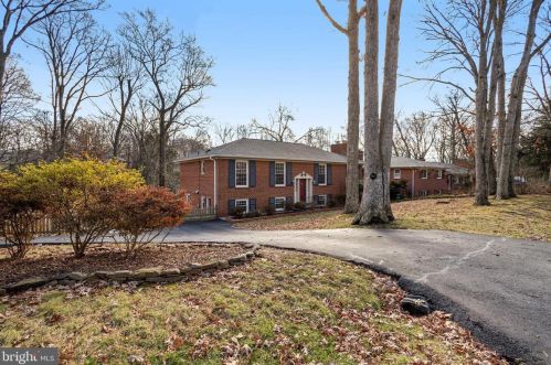 5817 Dawes Ave, Alexandria VA  22311-1114 exterior