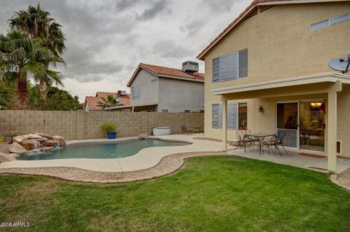 1335 Angela Dr, Phoenix, AZ 85022-2072