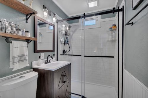 6252 Bennett Ave, Milwaukee WI  53219-4117 exterior