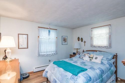 18 Donna St, Enfield CT 06082-5046 exterior