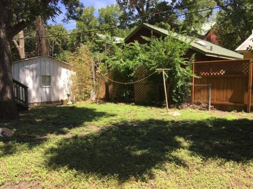 812 30th St, Austin TX  78705-2102 exterior