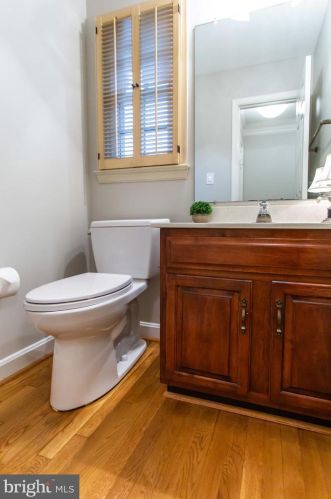 7308 Aynsley Ln, Mc Lean VA 22102-2931 exterior