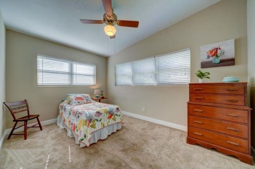 825 Riv Dr, Tampa FL 33617-7864 exterior