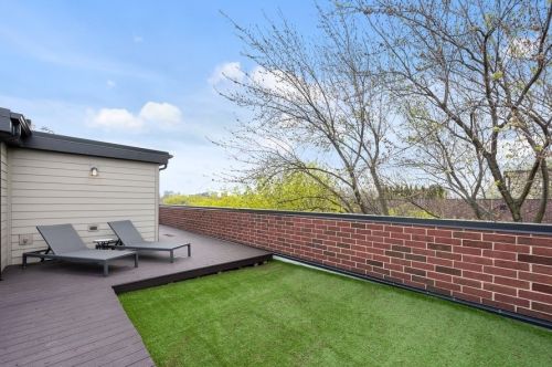 2700 Wayne Ave, Chicago IL  27101-1232 exterior