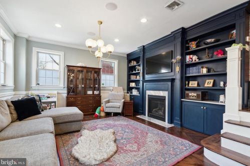 740 Cleveland St, Philadelphia, PA 19146-1812