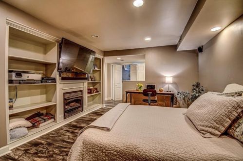 250 Cascade Rd, Pittsburgh PA 15221-4464 exterior