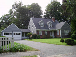 108 Central St, Newton, MA 02466-2410