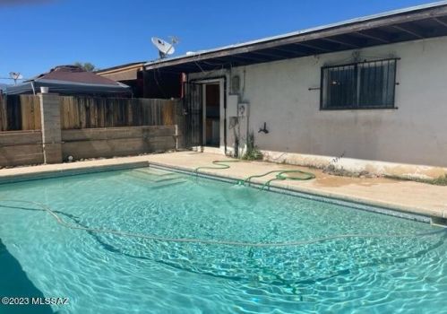 801 Camino Seco, Tucson AZ 85710-1707 exterior