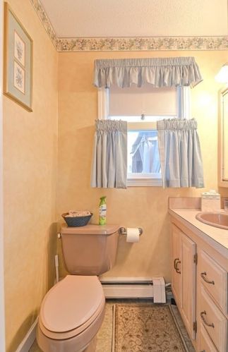 208 Cherry St, Newton MA 02465-1246 exterior