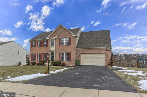 39 Malek Dr, Hanover, PA 17331-8335