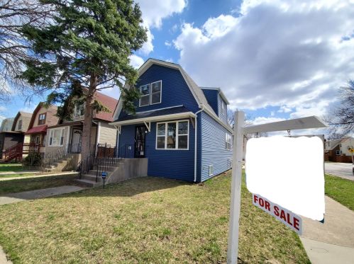 3657 61 St, Chicago IL 60637-2322 exterior