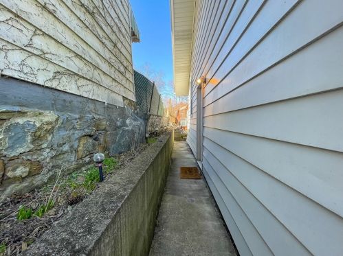 6 Bismark St, Pittsburgh PA  15209-2102 exterior