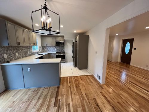 3131 Glendale Ave, Pittsburgh PA  15227-2828 exterior