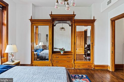 1708 Green St, Philadelphia PA 19130-7023 exterior