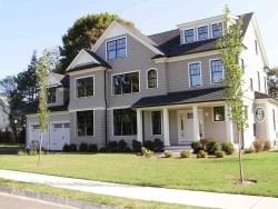 18 Evergreen Cir, Newton, MA 02465-2161