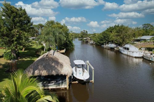 727 Calmoso Dr, Fort Pierce FL 34983-2208 exterior