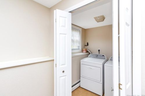 51 Pioneer Dr, Windsor CT exterior