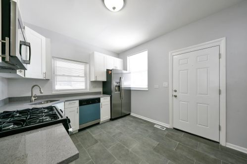 5029 West End Ave, Chicago IL 60644-2156 exterior