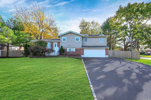 2 Gehrig St, Commack, NY 11725-2007