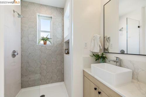 1519 Fairview St, Berkeley CA 94703-2414 exterior