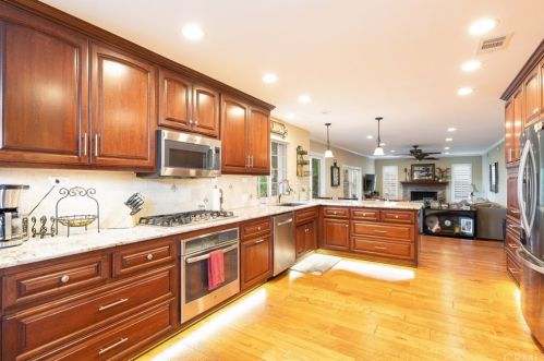 30830 Avenida Del Reposo, Temecula CA 92591-1711 exterior