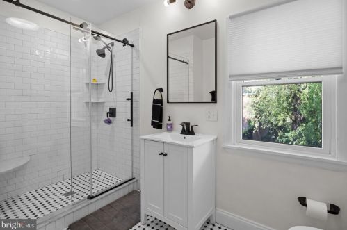 4751 Fowler St, Philadelphia PA 19128-4408 exterior