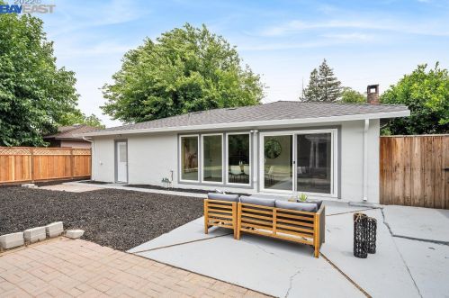 1143 Carey Dr, Concord CA 94520-4337 exterior