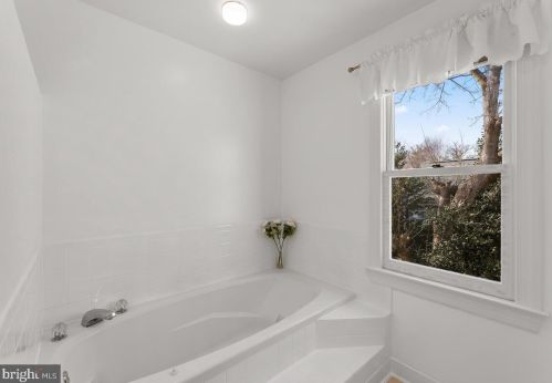 8904 1st Ave, Silver Spring MD 20912-4654 exterior