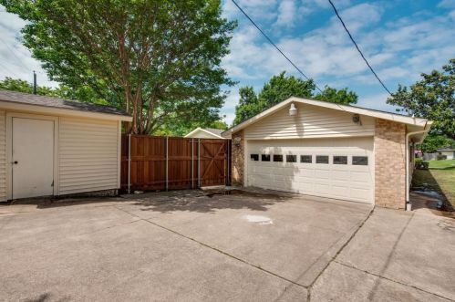 12304 Cedar Bend Dr, Dallas TX  75244-7009 exterior