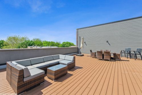 3914 Damen Ave, Chicago IL 60618-3905 exterior