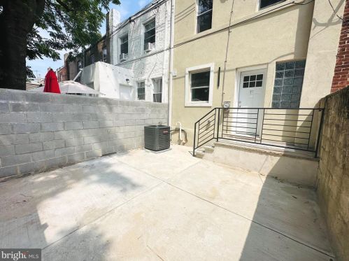 2744 Marshall St, Philadelphia PA 19133-0023 exterior