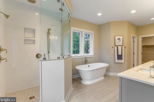 920 Darton Dr, Alexandria VA 22308-2021 exterior