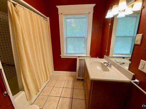 2140 Woodland Ave, Duluth MN 55803-2252 exterior