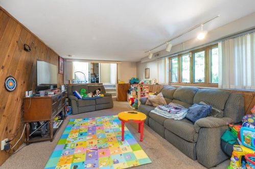 23 Fenwood Rd, Huntington Station NY 11746-2123 exterior