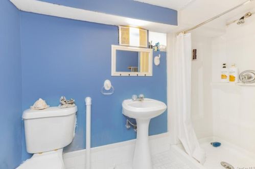 113 237 St, Bronx NY 10470-2006 exterior