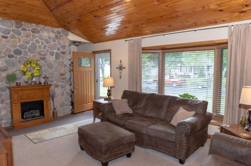 5742 39th St, Milwaukee, WI 53221-3904