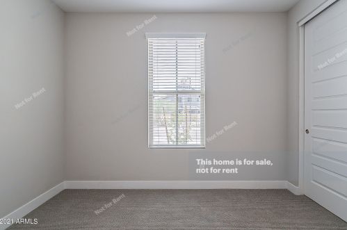 828 Amberwood Dr, Phoenix AZ 85045-0604 exterior