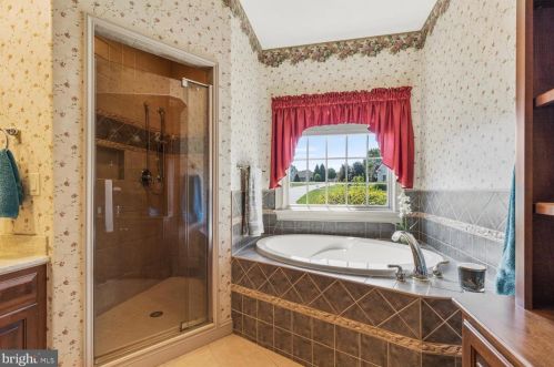 300 Country Mdw Dr, Lancaster PA 17602-1481 exterior