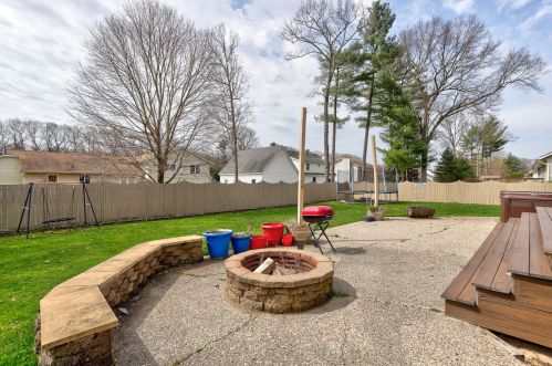 1061 Robinhood Dr, Meskegon MI  49445-2075 exterior