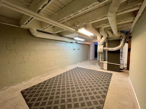 4624 1 St, Kalamazoo MI 49009-7943 exterior