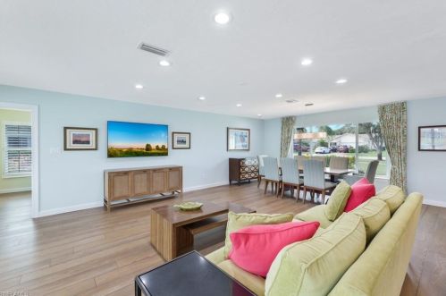 2218 Kings Lk Blvd, Naples FL 34112-5328 exterior