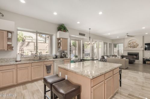 4564 Chisum Trl, Phoenix AZ  85050-8525 exterior