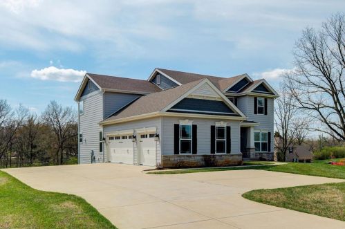 12372 South Dr, Saint Louis, MO 63141-1635