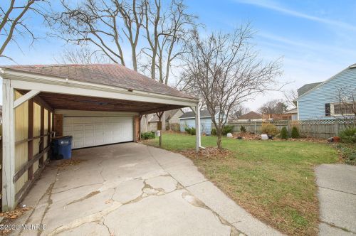 2243 Paris Ave, Grand Rapids MI 49505-4152 exterior