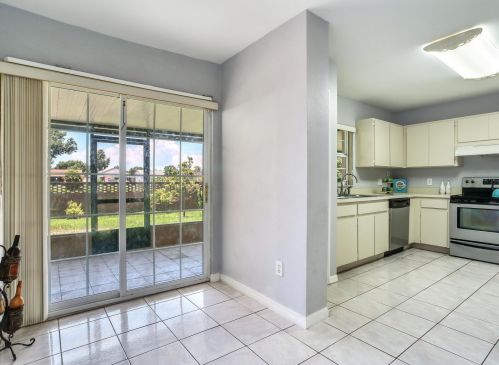 9114 Camino Villa Blvd, Tampa FL 33635-1066 exterior