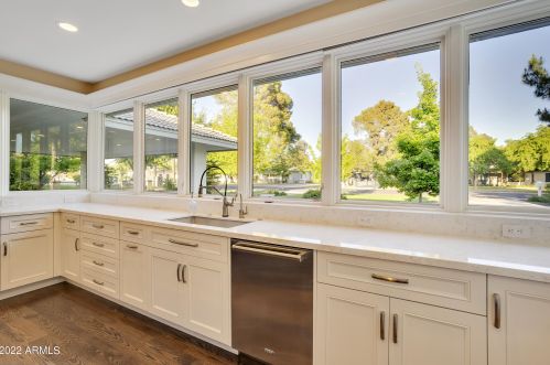 5828 3rd Ave, Phoenix AZ 85086-7201 exterior