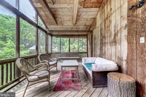 5217 Mitchell St, Alexandria VA 22312-2124 exterior