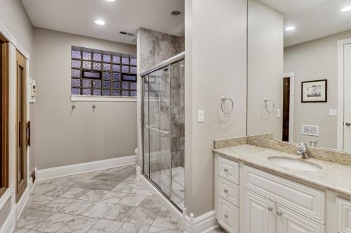 1542 Oakdale Ave, Chicago IL 60657-4024 exterior