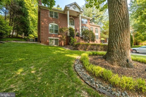 1941 Valleywood Rd, Mc Lean VA  22101-4931 exterior